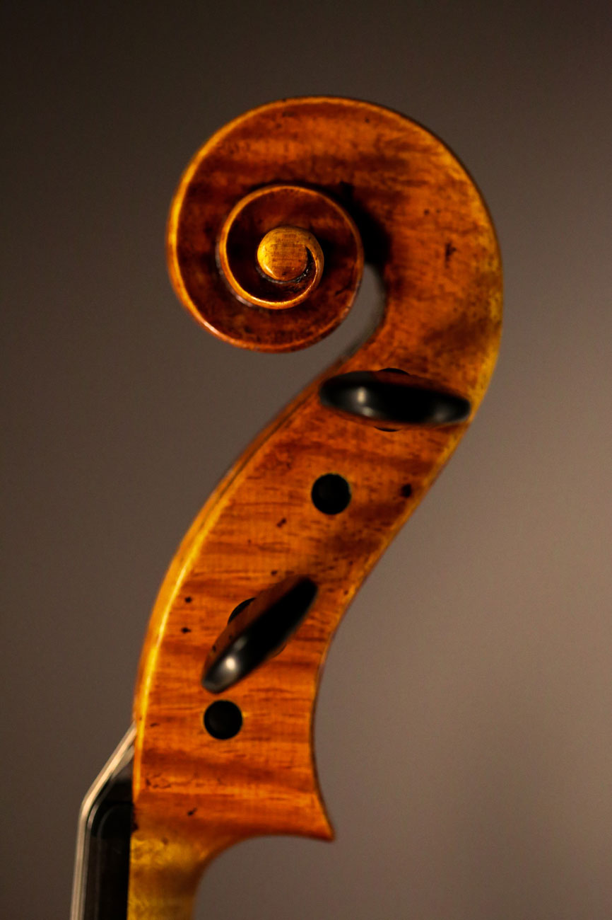 Eine kleine Viola nach einem Modell von A. Guarneri, Länge 40.6 cm. Ian McWilliams, 2018