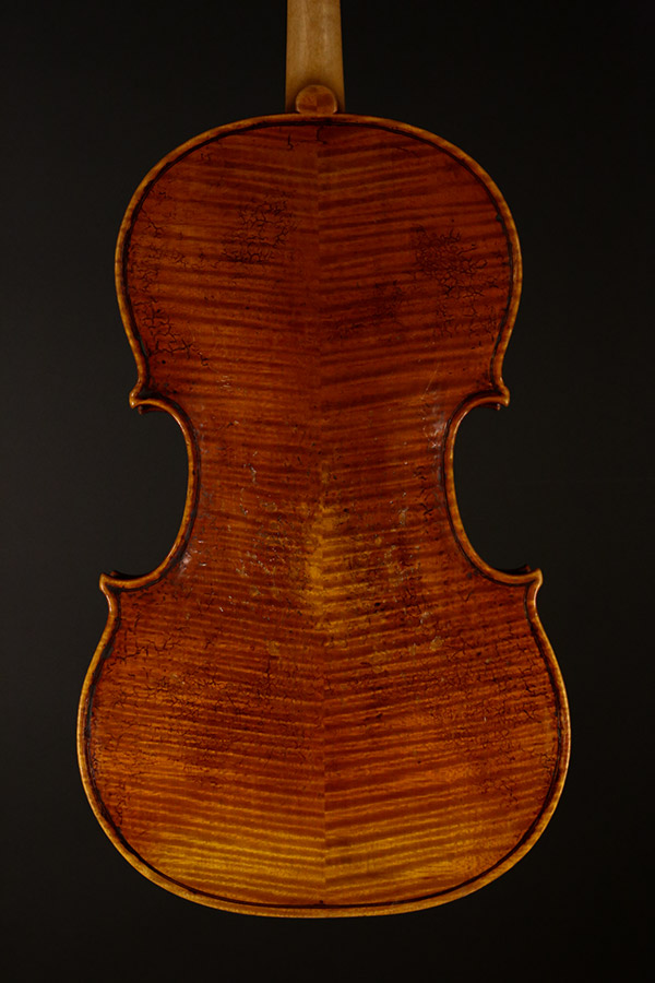 Eine Viola nach einem Modell von del Gesu, Guarneri. Länge 40.4cm. Ian McWilliams 2020